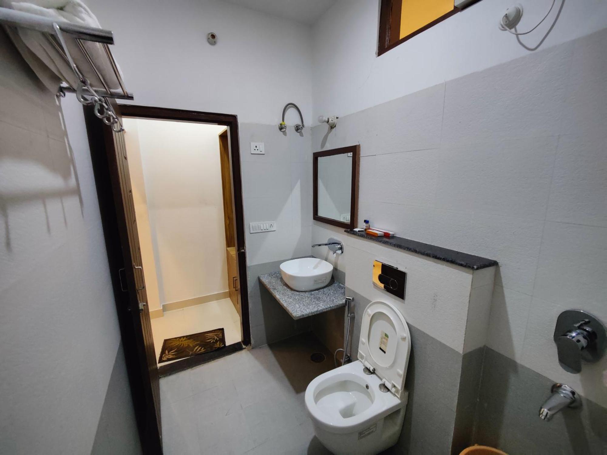Alaknanda Motel & Restaurant Rudraprayag ภายนอก รูปภาพ