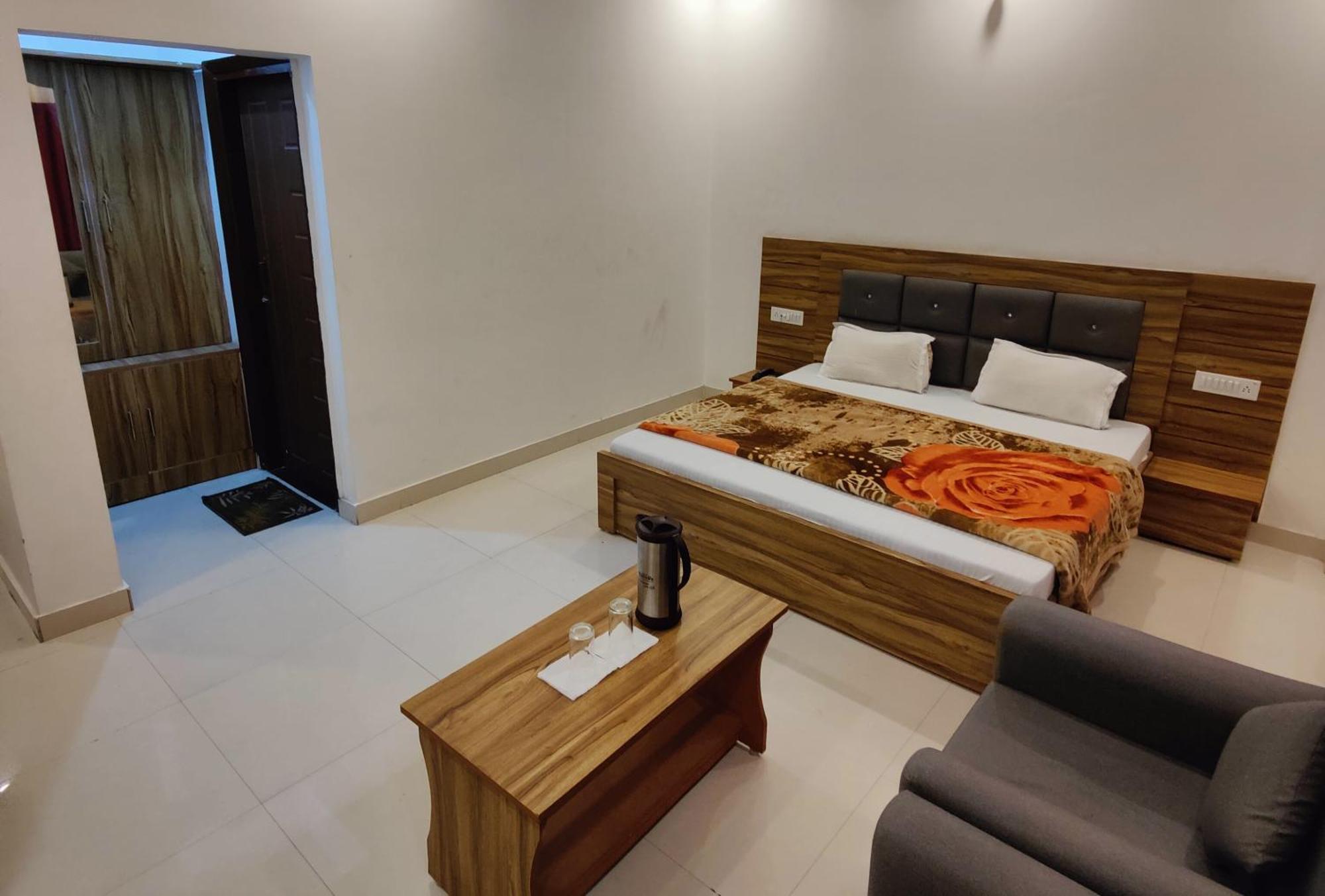 Alaknanda Motel & Restaurant Rudraprayag ภายนอก รูปภาพ
